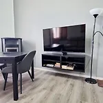 Moderno Con Parcheggio Privato, Ztl Free דירה