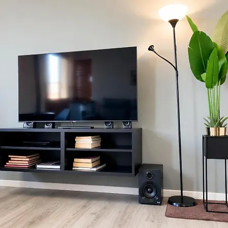 Casa Moderna Con Parcheggio Privato - Ztl Free - Terrazza - Wi-fi *