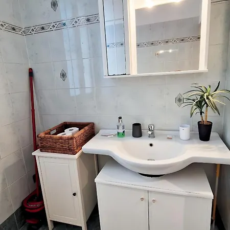 Moderno Con Parcheggio Privato 아파트 *