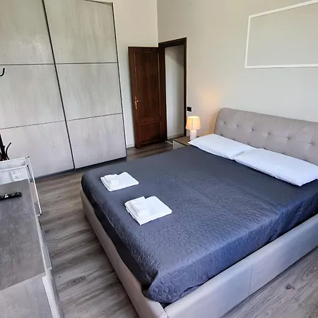 Moderno Con Parcheggio Privato 시에나