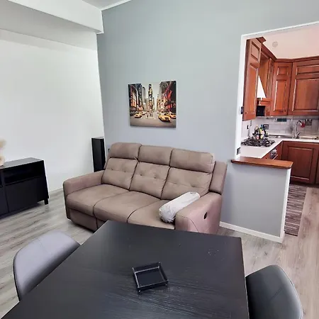 Moderno Con Parcheggio Privato 시에나